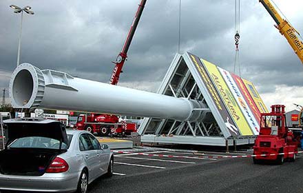 Werbetürme und Werbepylone